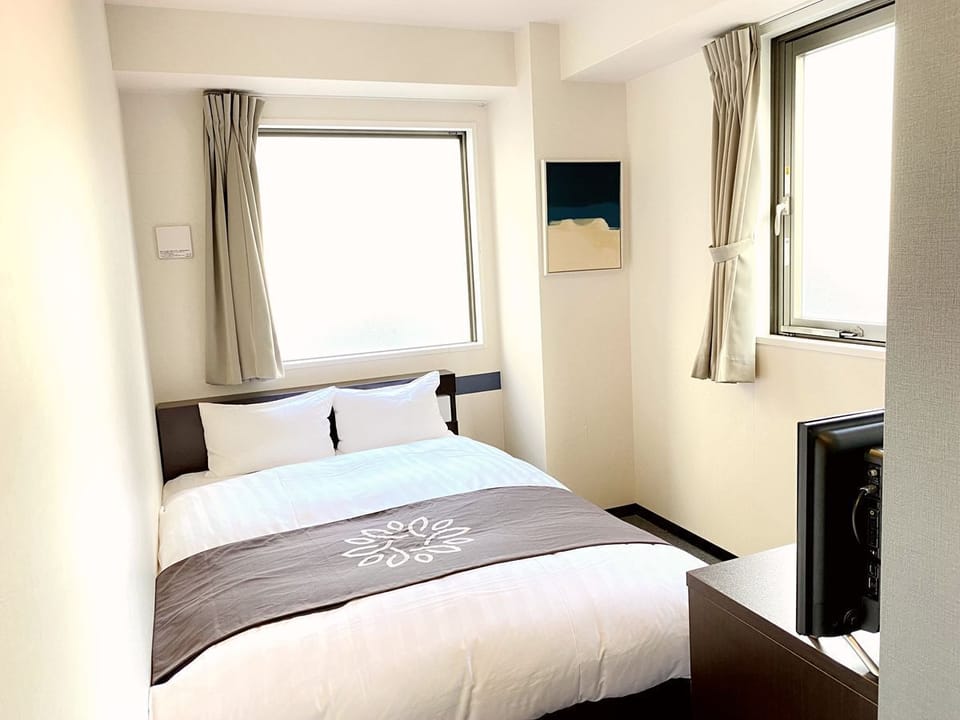 Business Double Room, 1 Double Bed, Non Smoking, City View | Down comforters, blackout drapes, soundproofing, iron/ironing board