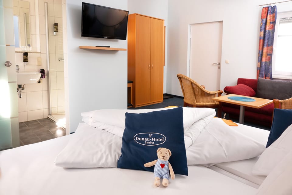 Comfort Quadruple Room | Blackout drapes, soundproofing, WiFi (free), bed sheets