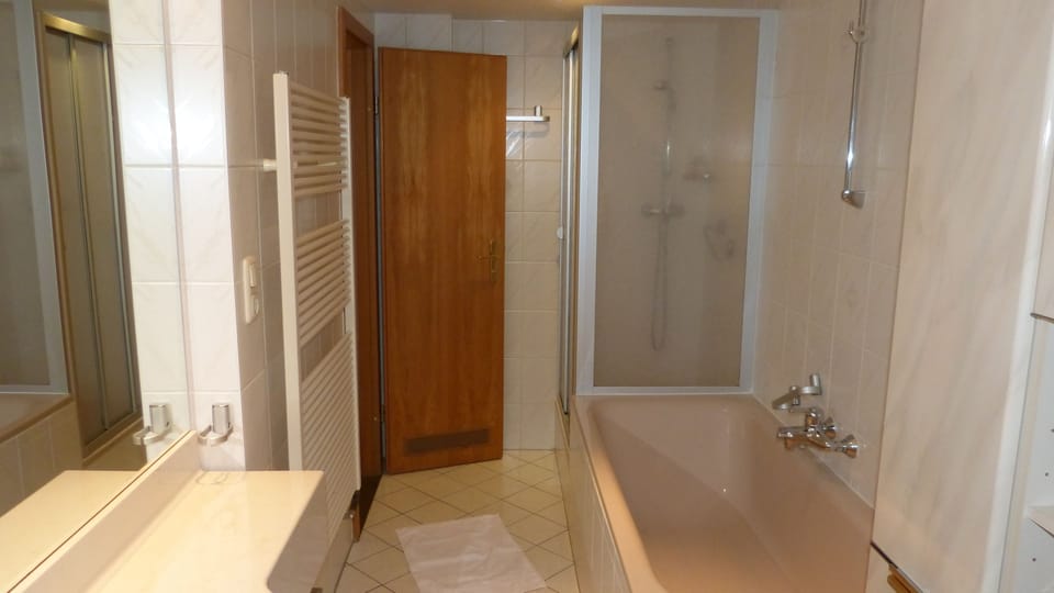 Superior Double Room | Bathroom | Shower