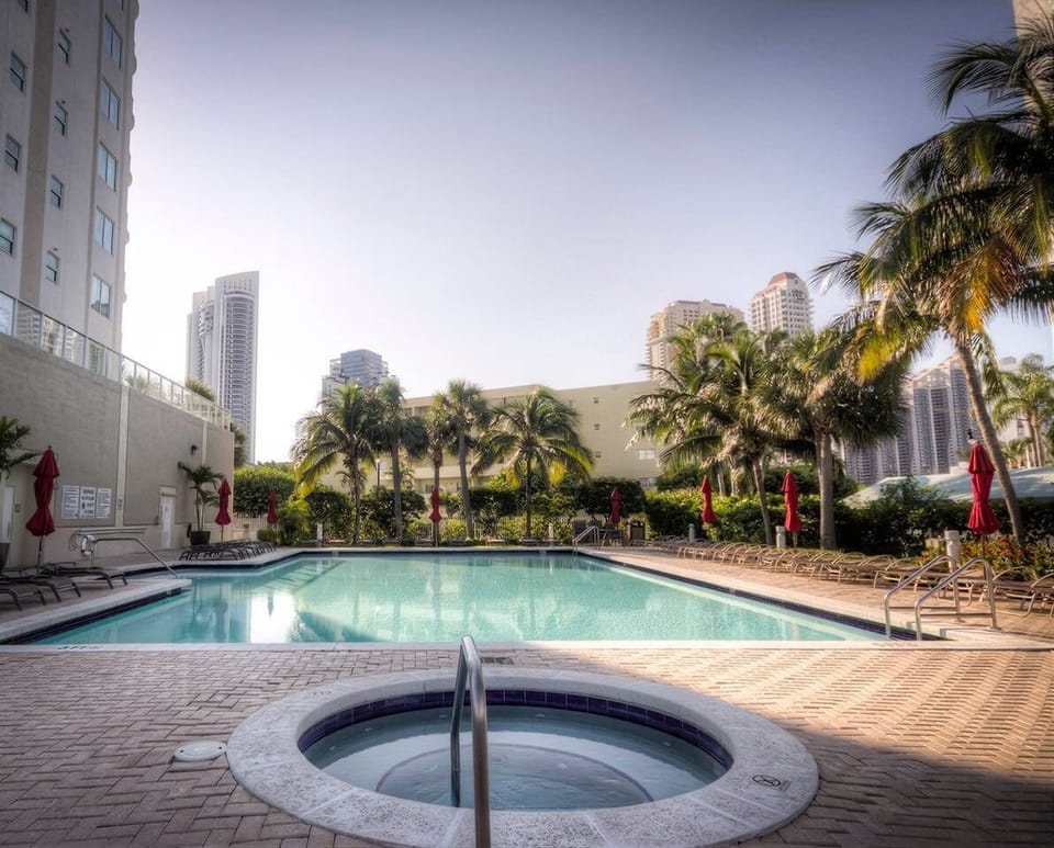 pool/jacuzzi