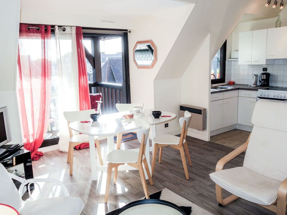 Room, White, Property, Interior Design, Furniture, Building, House, Table, Dining Room, Floor