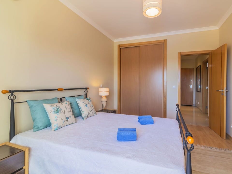 Bedroom, Room, Bed, Furniture, Property, Bed Sheet, Bedding, Bed Frame, Floor, Mattress Pad