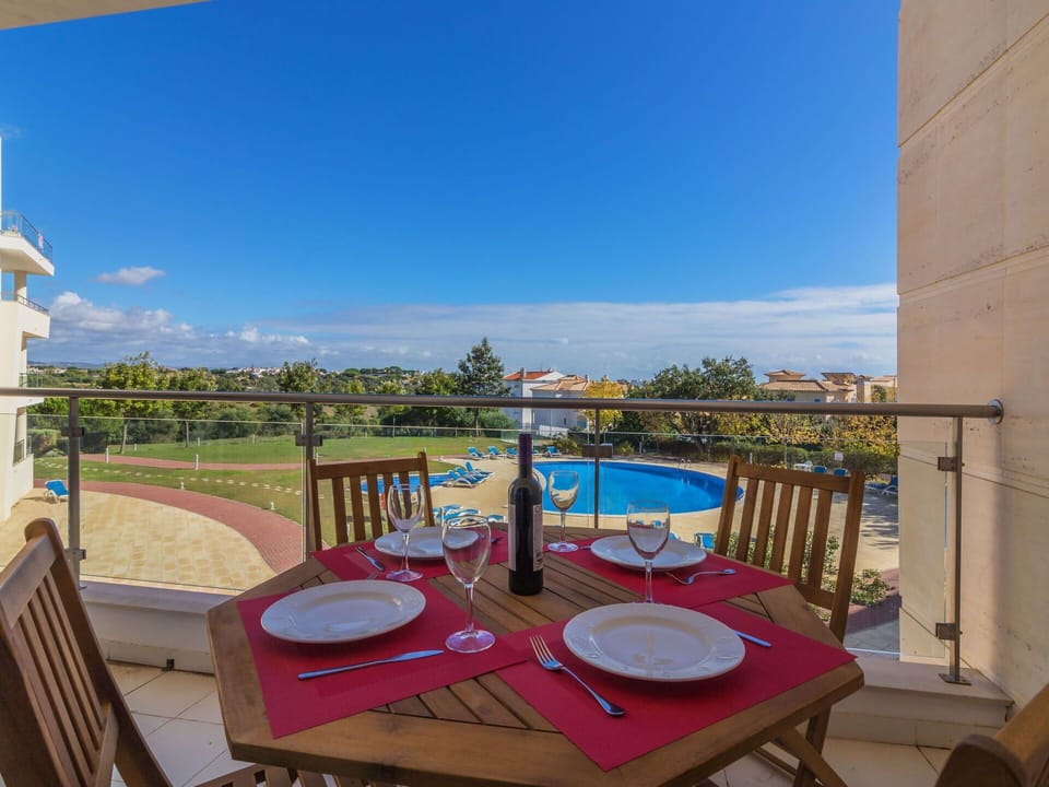 Property, Real Estate, Room, Sky, House, Building, Vacation, Balcony, Estate, Tree