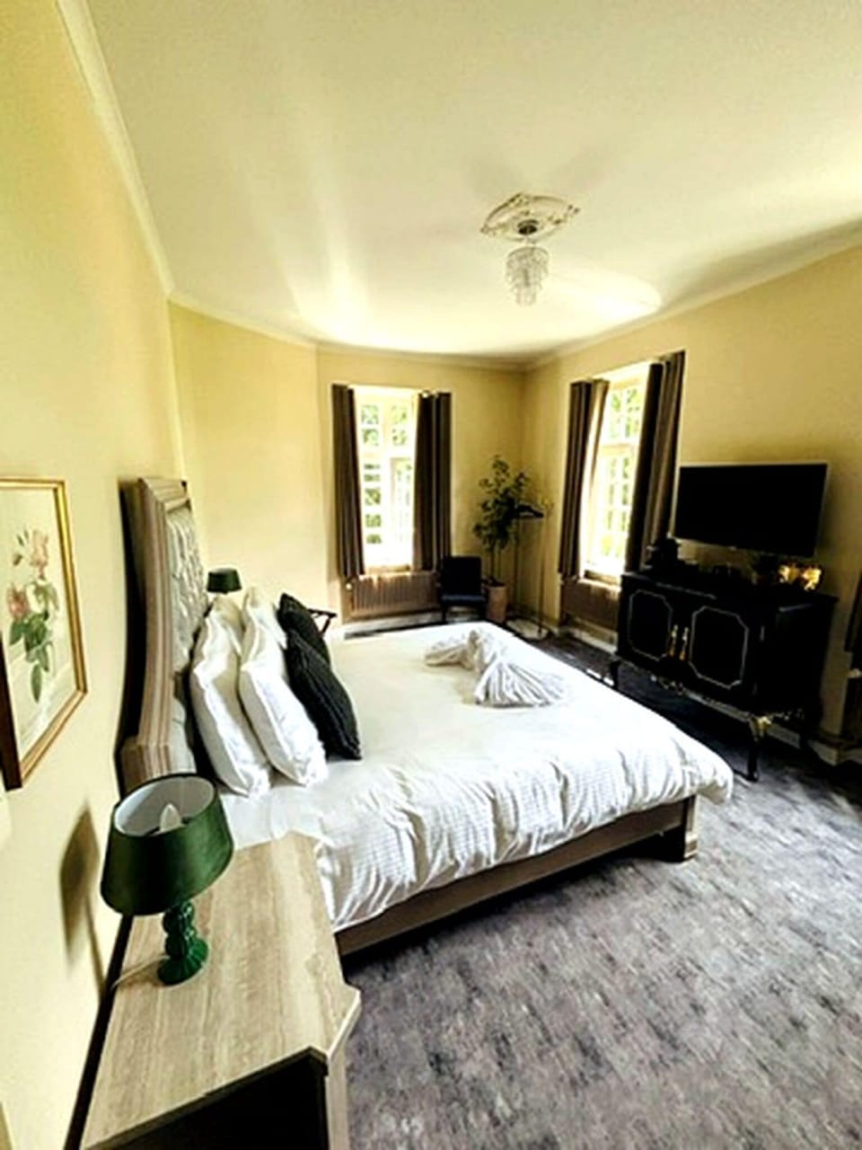 Luxury Suite | Premium bedding, down comforters, minibar, desk