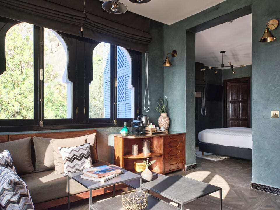 KENSINGTON SUITE | Premium bedding, pillowtop beds, minibar, blackout drapes