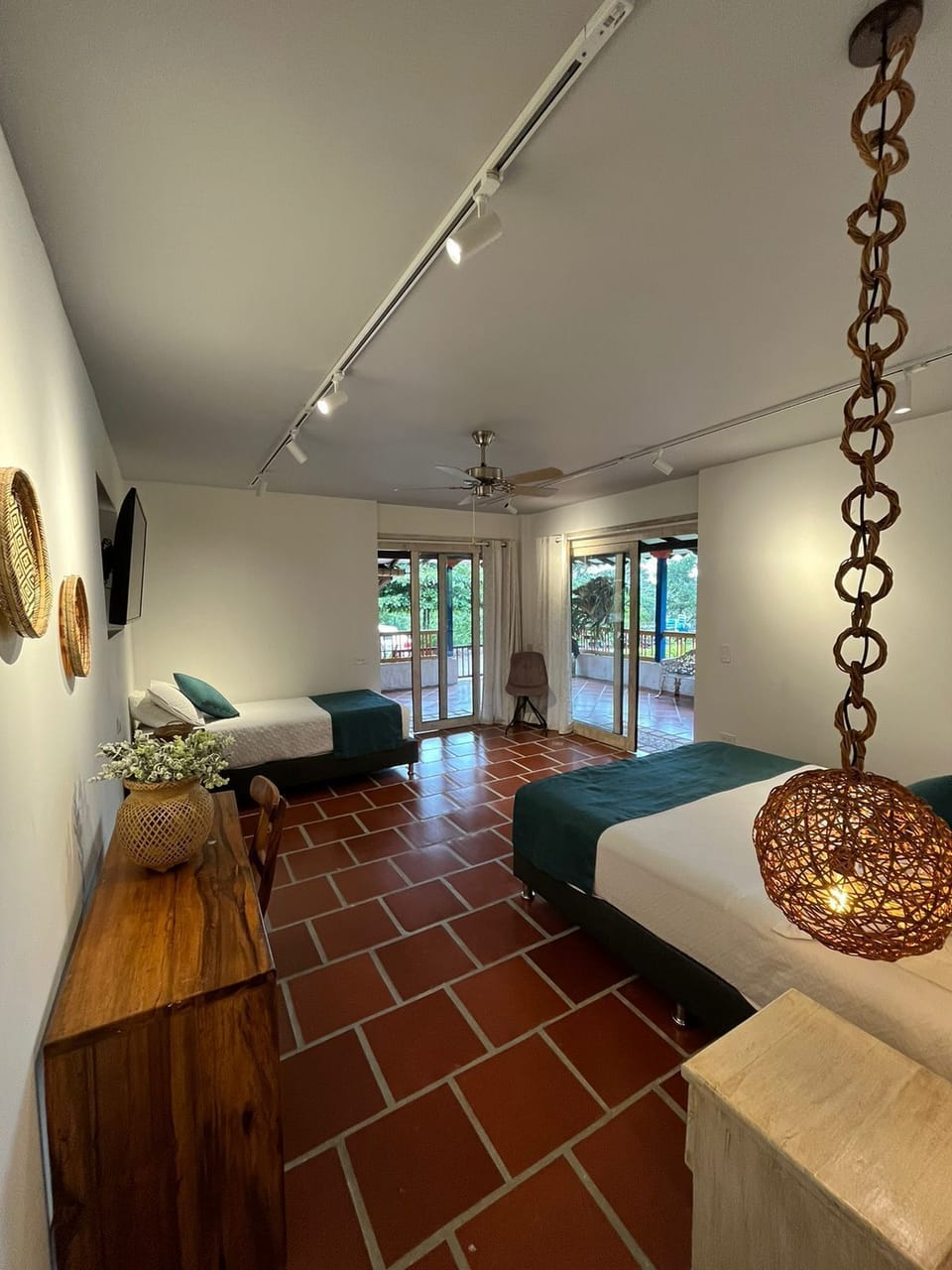 Deluxe Triple Room | Free WiFi, bed sheets