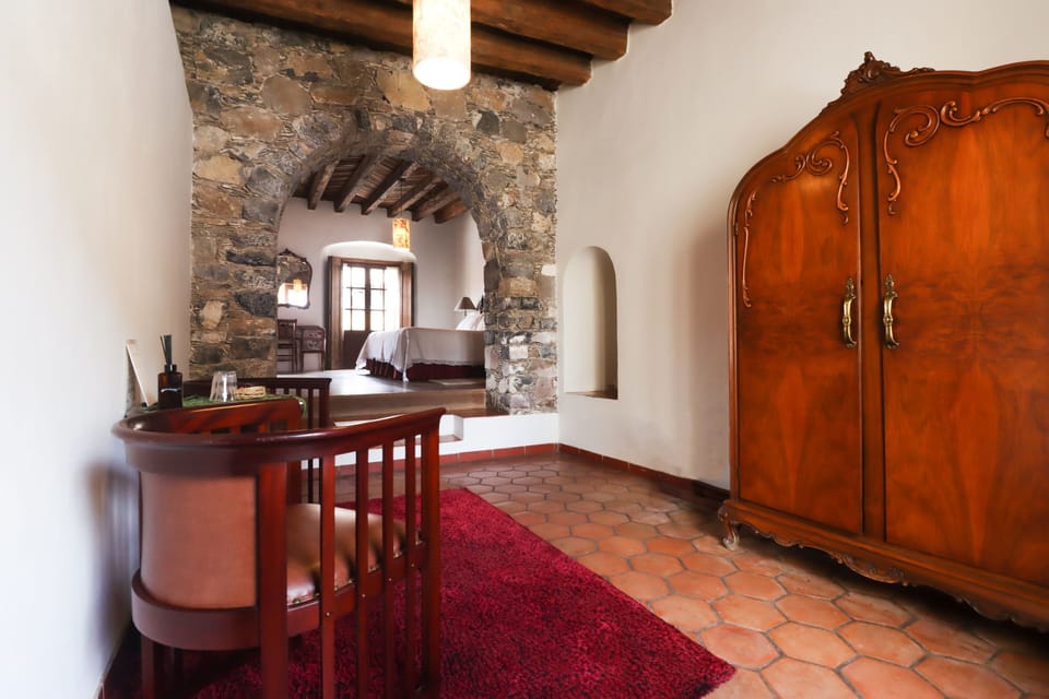 King Suite with balcony, 1 King bed, No smoking XII | Individually decorated, individually furnished, bed sheets