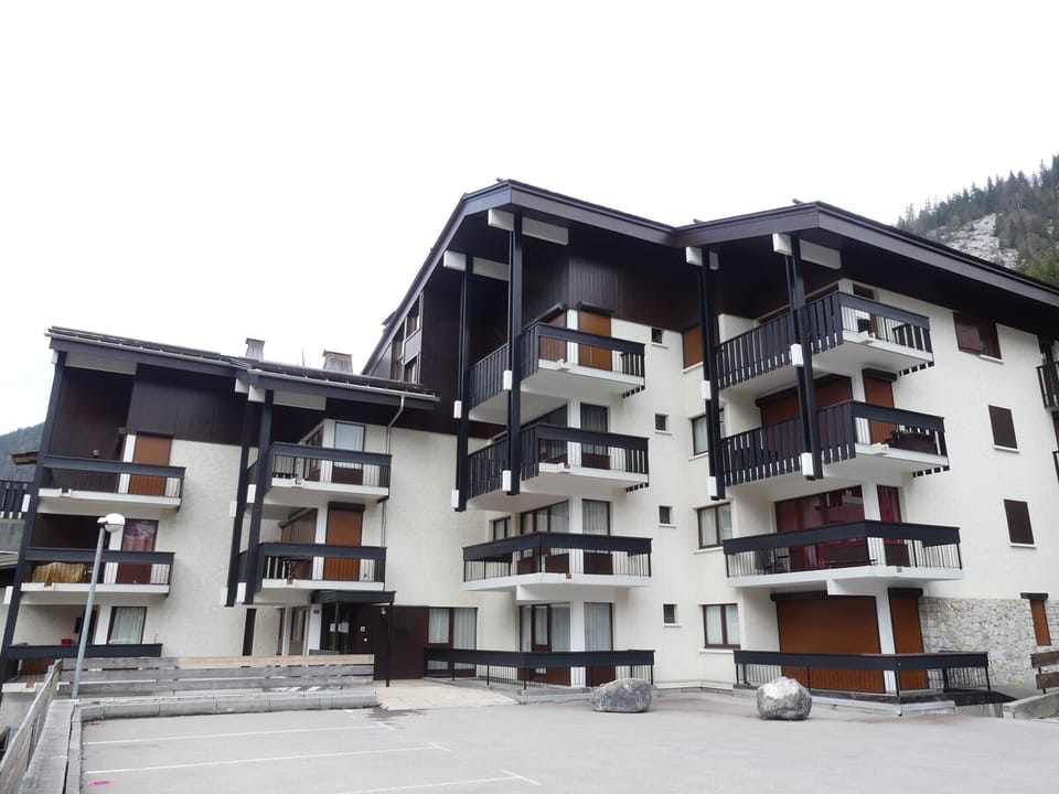 Ground floor apartment - parking level