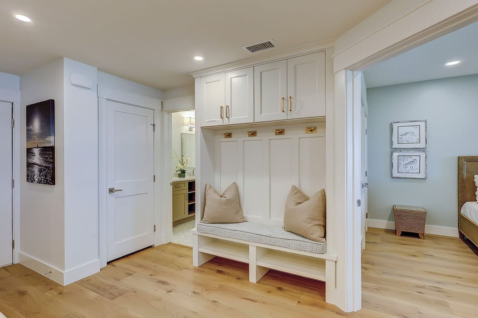 Beachside Tennis 1897 - Foyer