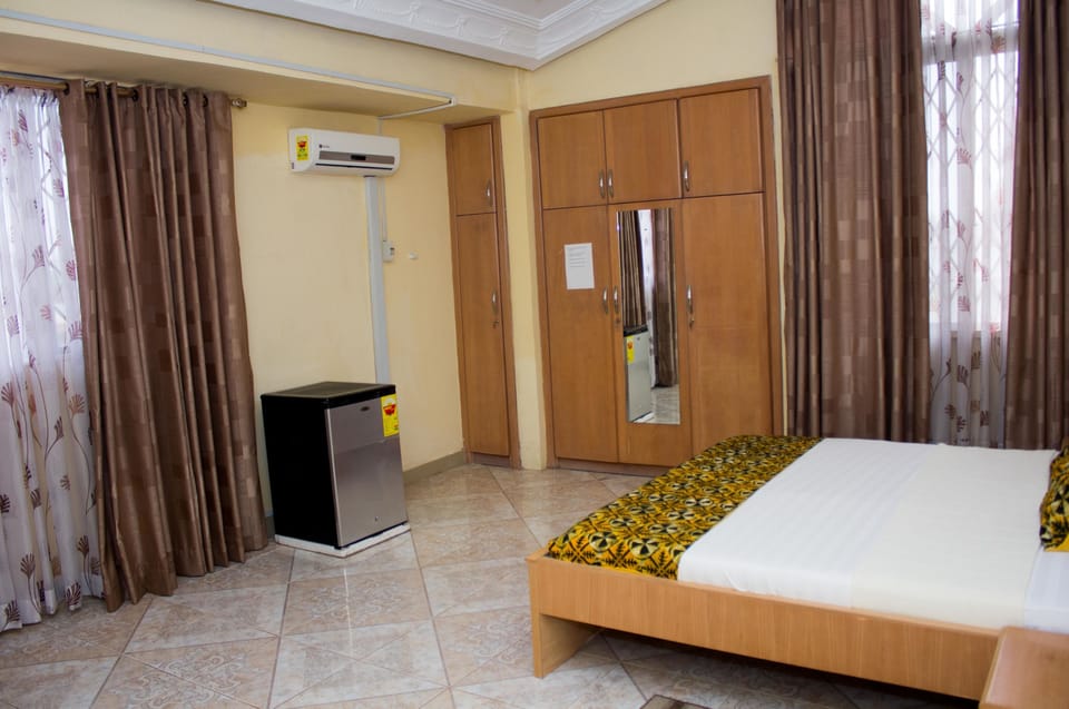 Executive Double Room, Non Smoking | Desk, laptop workspace, blackout drapes, iron/ironing board (on request)