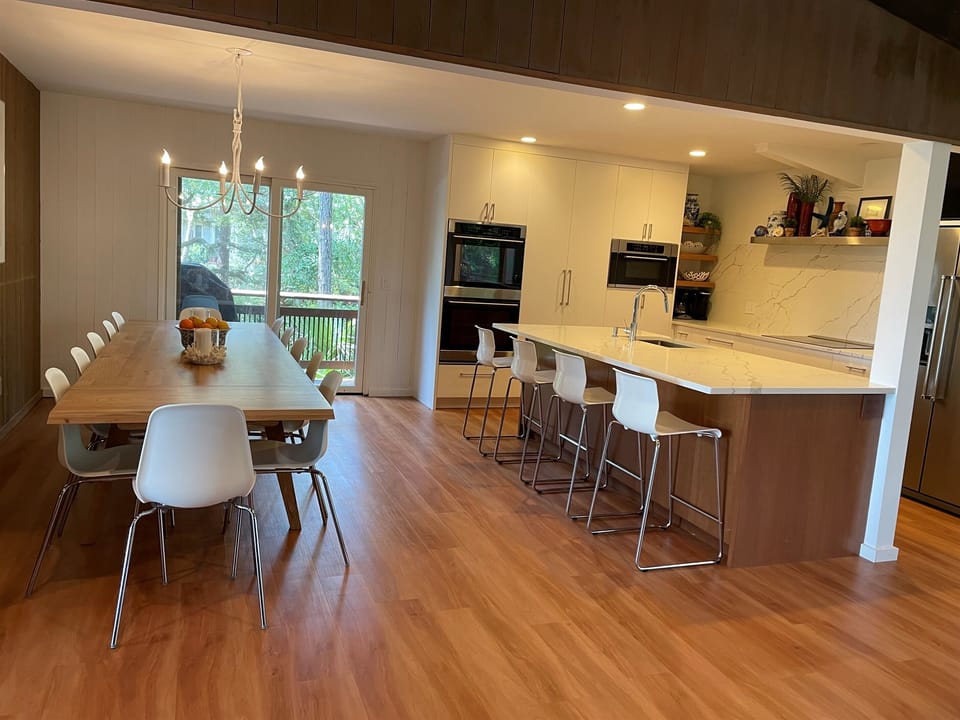 Informal dining seats 12