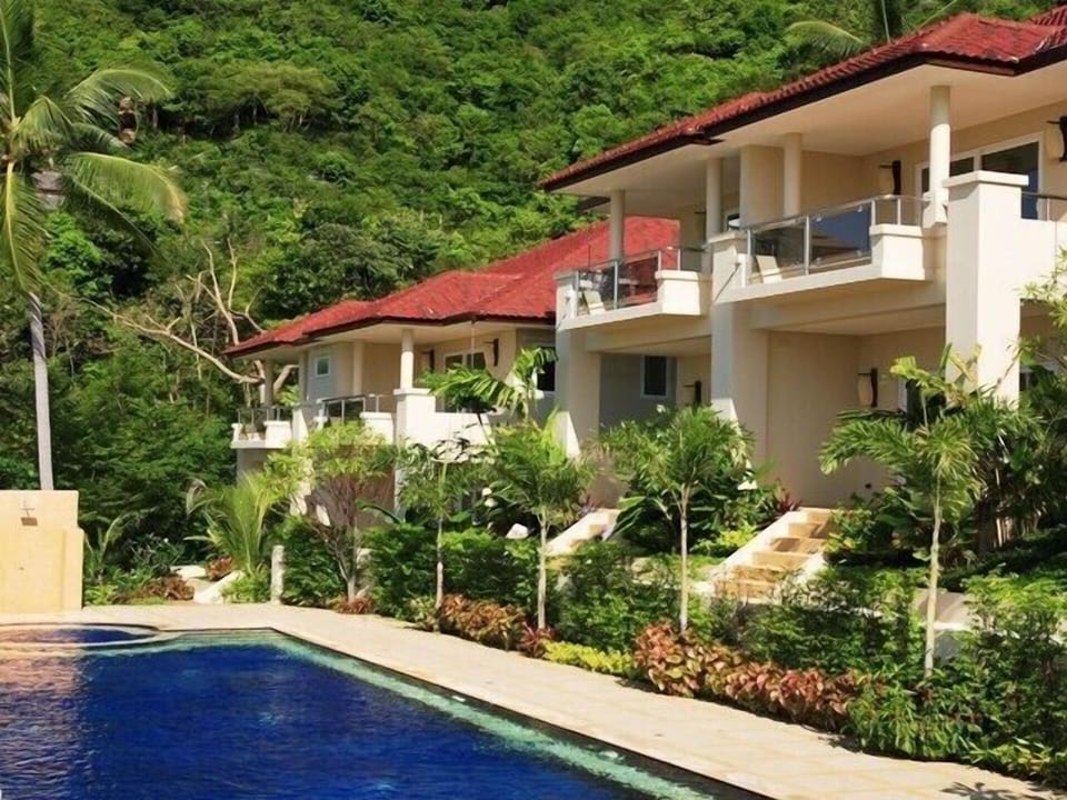Villa and swimming pool