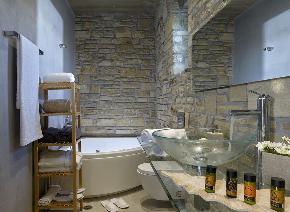 Luxury Villa, 2 Bedrooms | Bathroom | Free toiletries, hair dryer, bathrobes, slippers