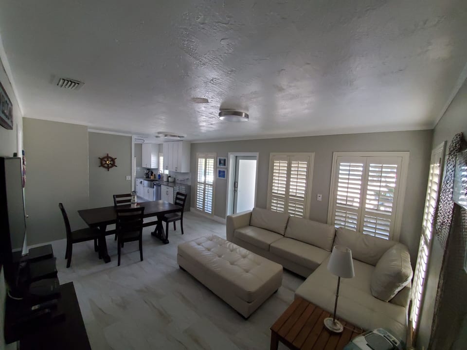 Living room to dinning area and kitchen.