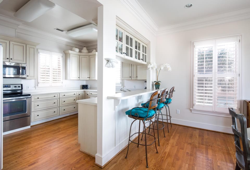 Kitchen Breakfast Bar
