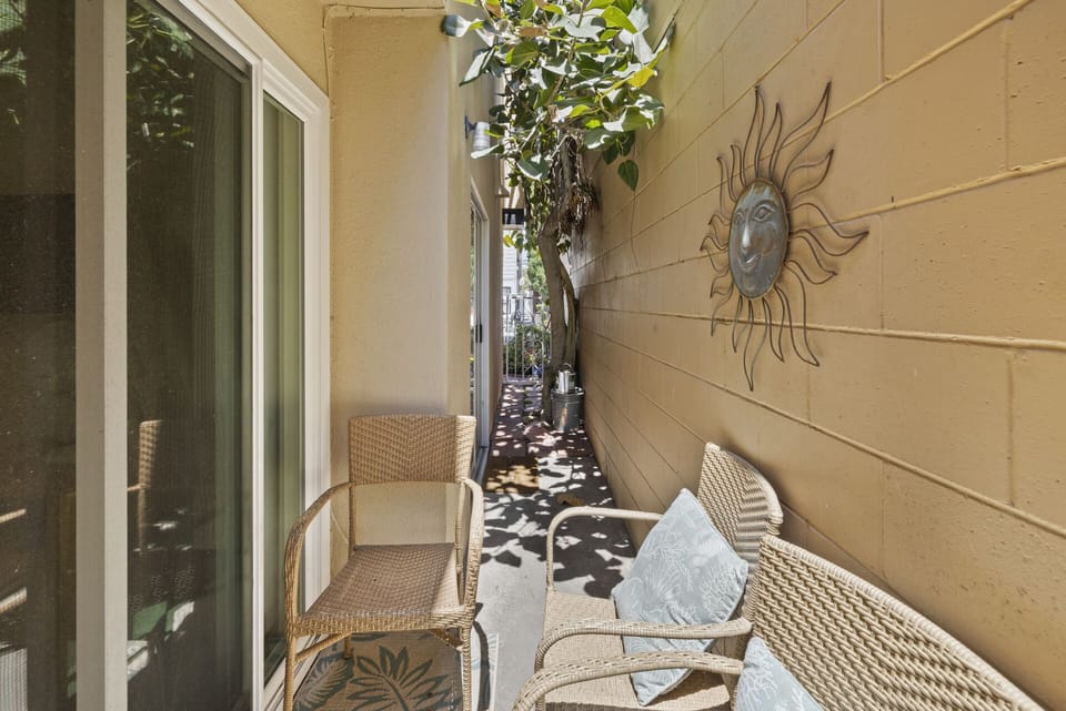 Side seating area with propane grill