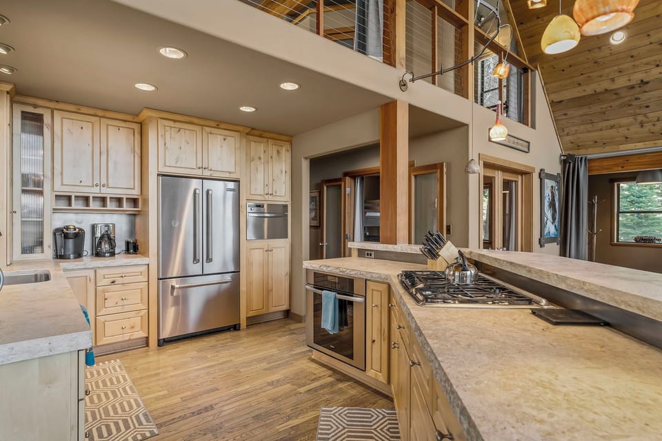 Kitchen: Falcon's Eye View Retreat