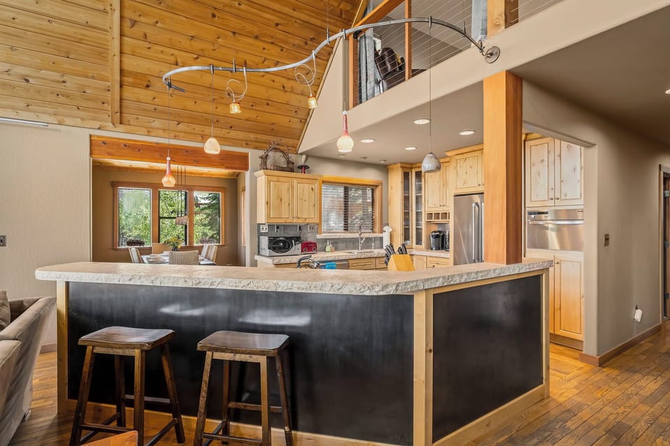 Breakfast Bar:Falcon's Eye View Retreat
