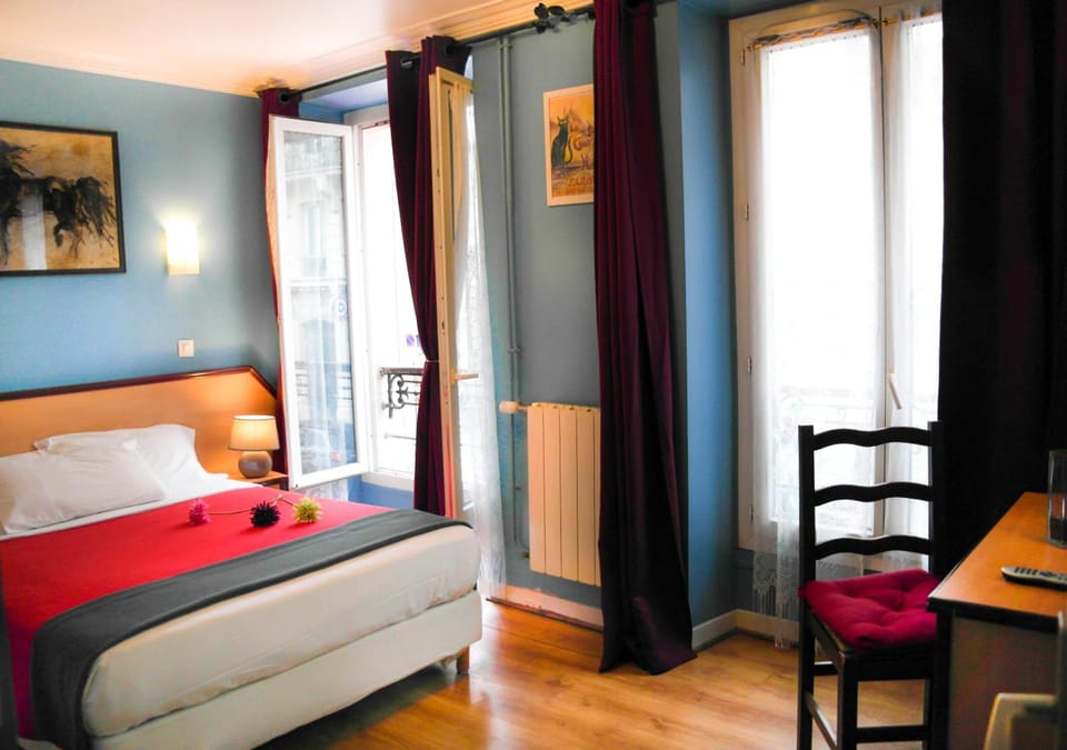 Double Room | In-room safe, desk, blackout drapes, soundproofing