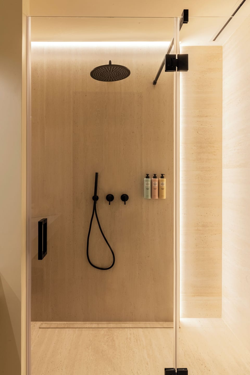 Deluxe Suite, Hot Tub | Bathroom shower