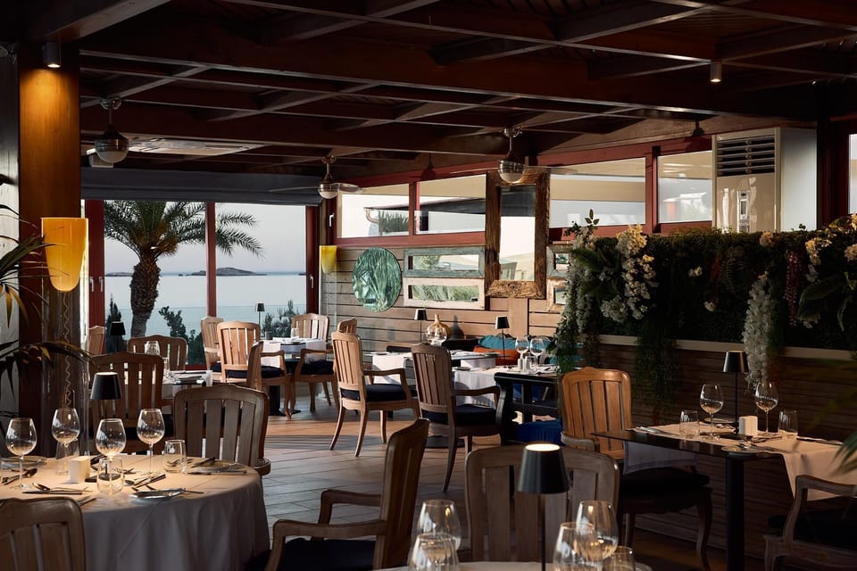 3 restaurants; breakfast, lunch, dinner, and brunch served