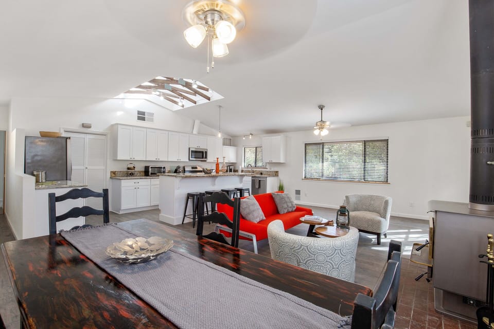 Table for 6, bar stool seating for 4. 