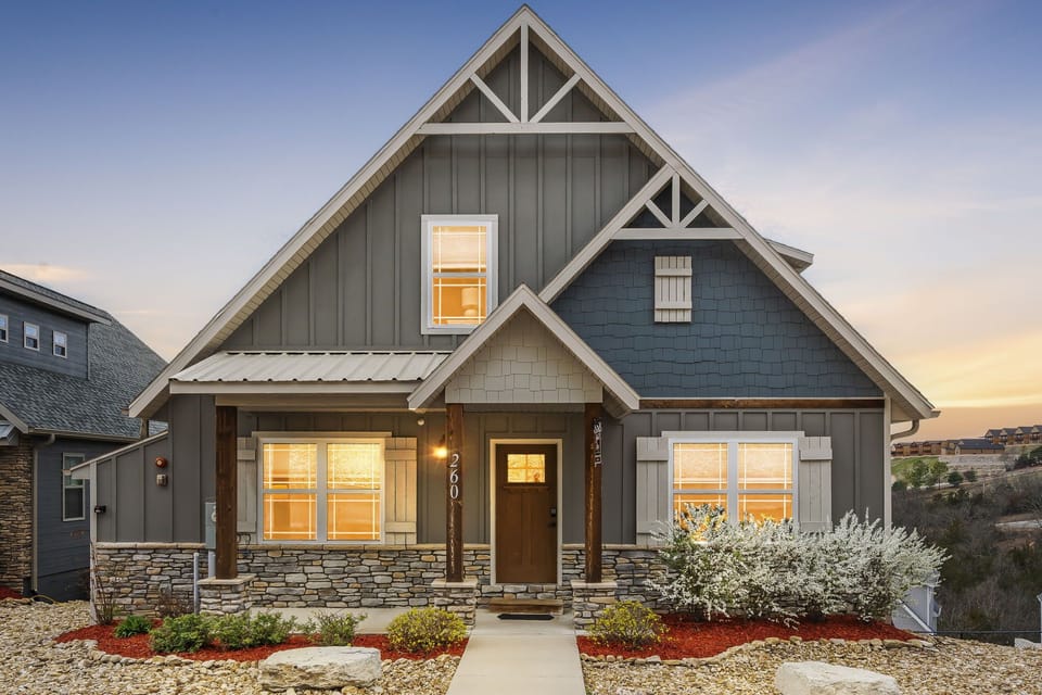 Welcome to Lakin' it Easy! You're home away from home with beautiful views!