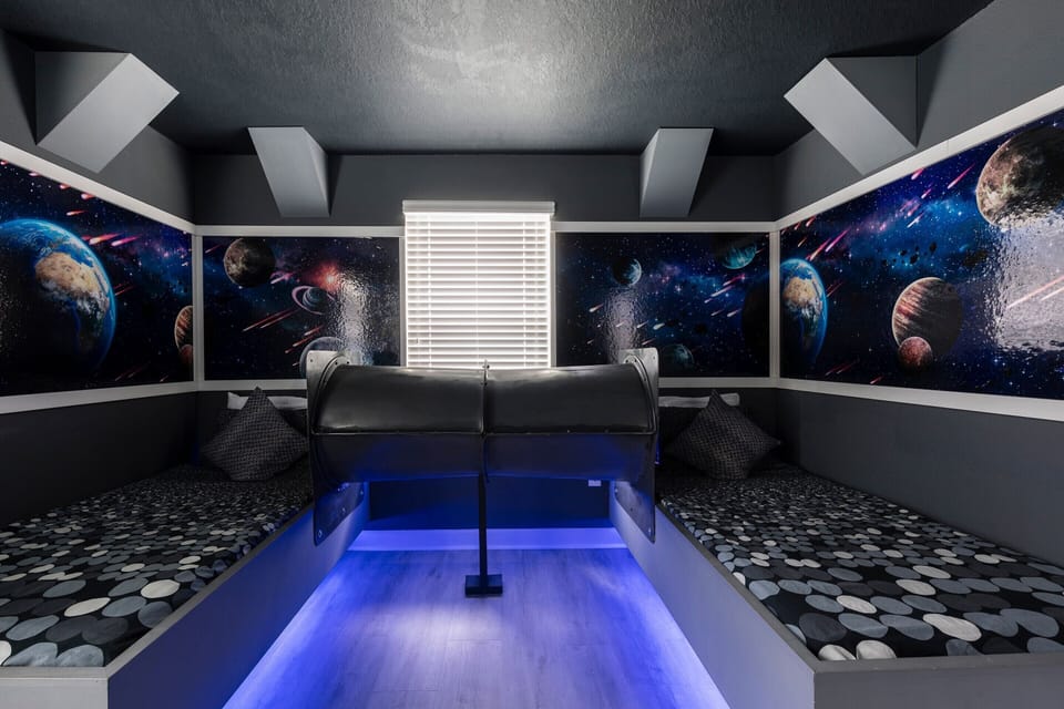Space Room with Floating Beds and Crawl Tunnel 
