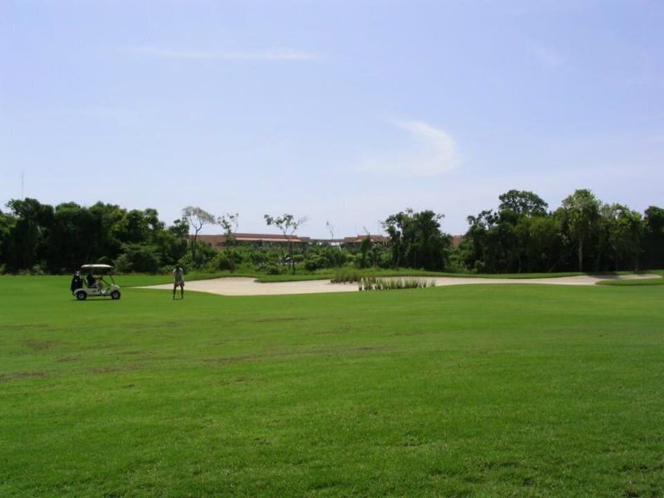 Golf course only minutes away 