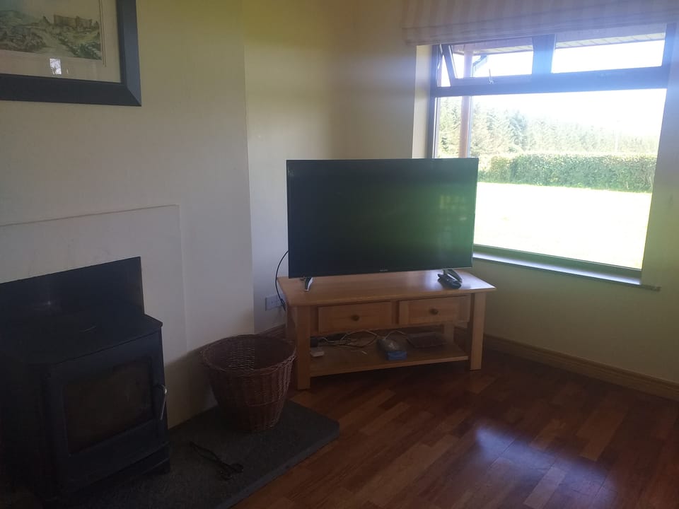 Smart TV with login access to apps such as Netflix and playback tv.