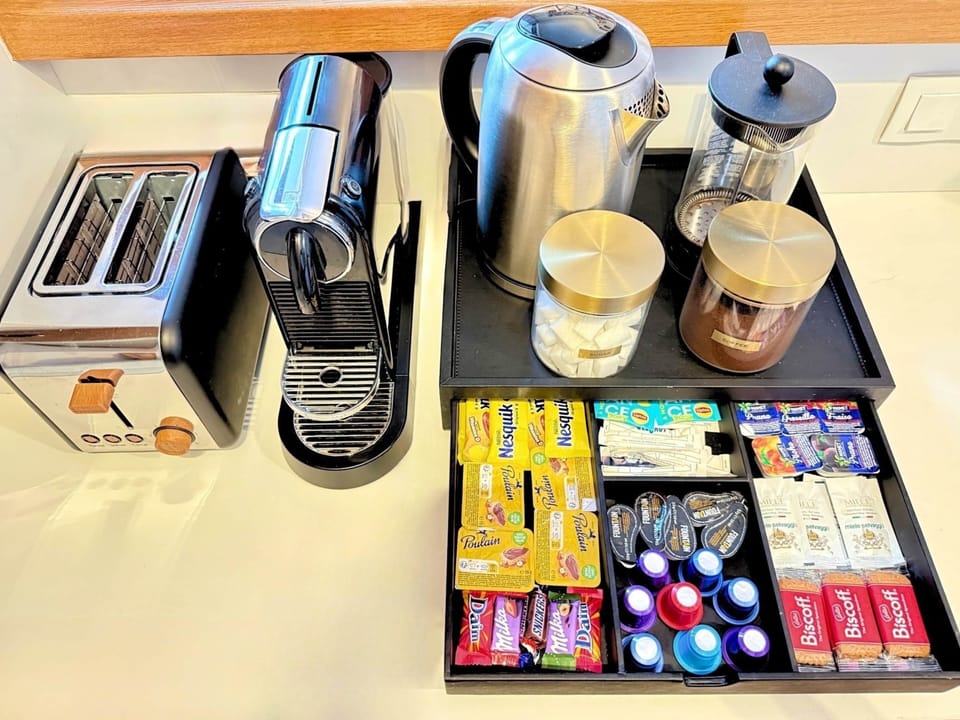SPARIS – Plateau d’accueil avec café, lait, confiture et petites gourmandises