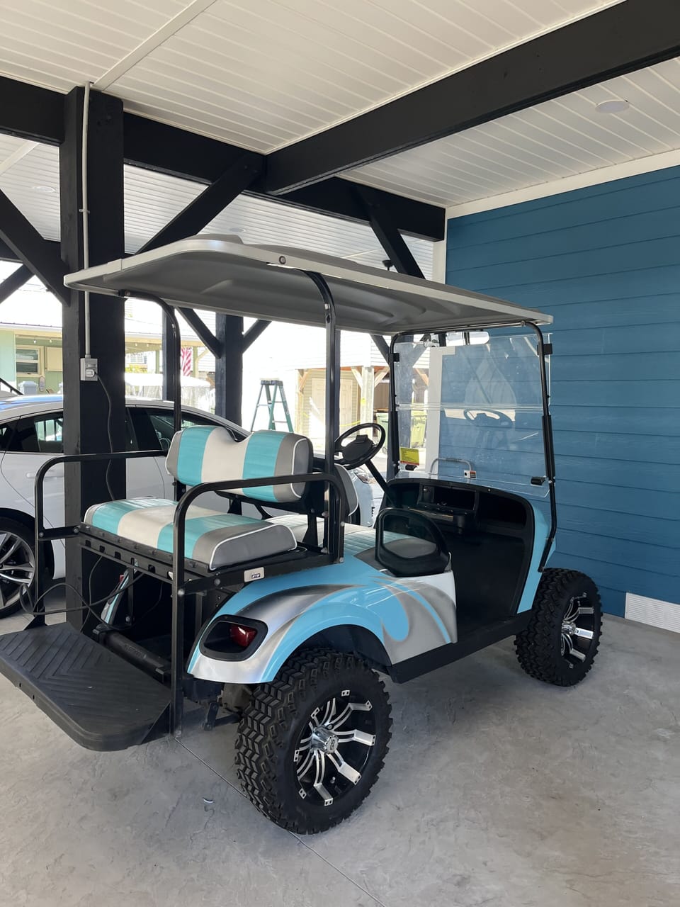 Golf cart is available TO RENT privately from owner. 