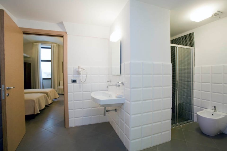 Double or Twin Room | Bathroom | Free toiletries, hair dryer, bidet, towels