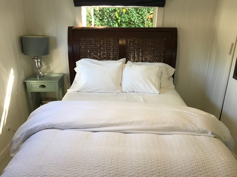 Bedroom 1, Queen Bed