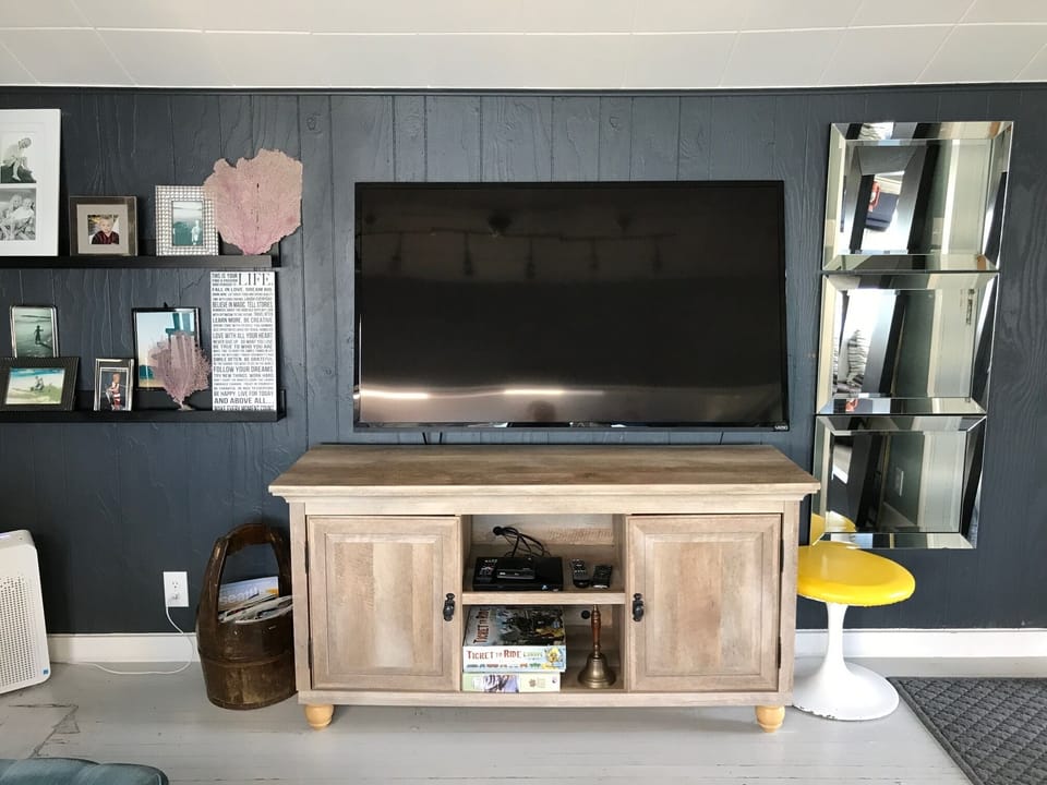 65" Smart TV