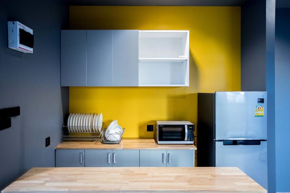 Capsule with Shared Bathroom | Shared kitchen facilities | Microwave