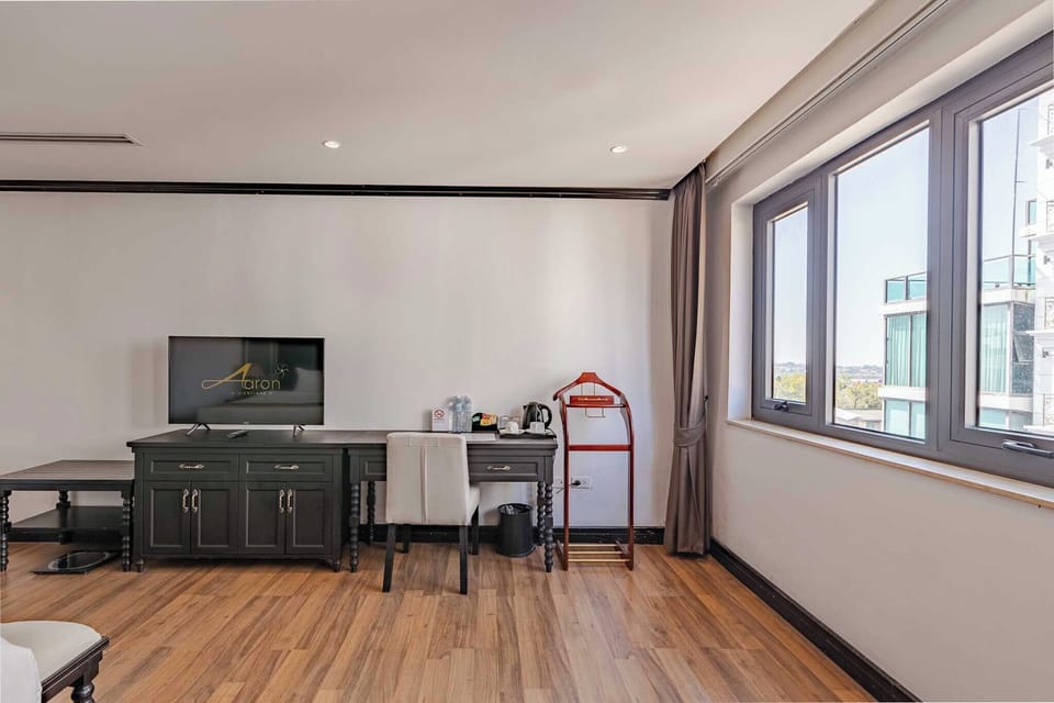 Superior Double Room | Living area | Flat-screen TV