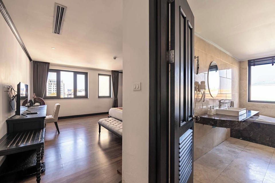 Superior Double Room | Premium bedding, minibar, in-room safe, blackout drapes