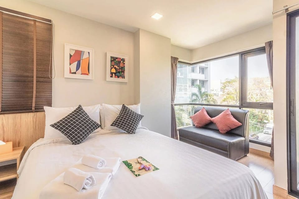 Corner Room with Terrace | 1 bedroom, bed sheets