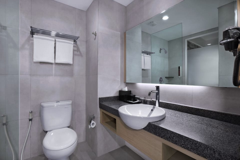 Superior Room | Bathroom | Shower, rainfall showerhead, slippers, towels