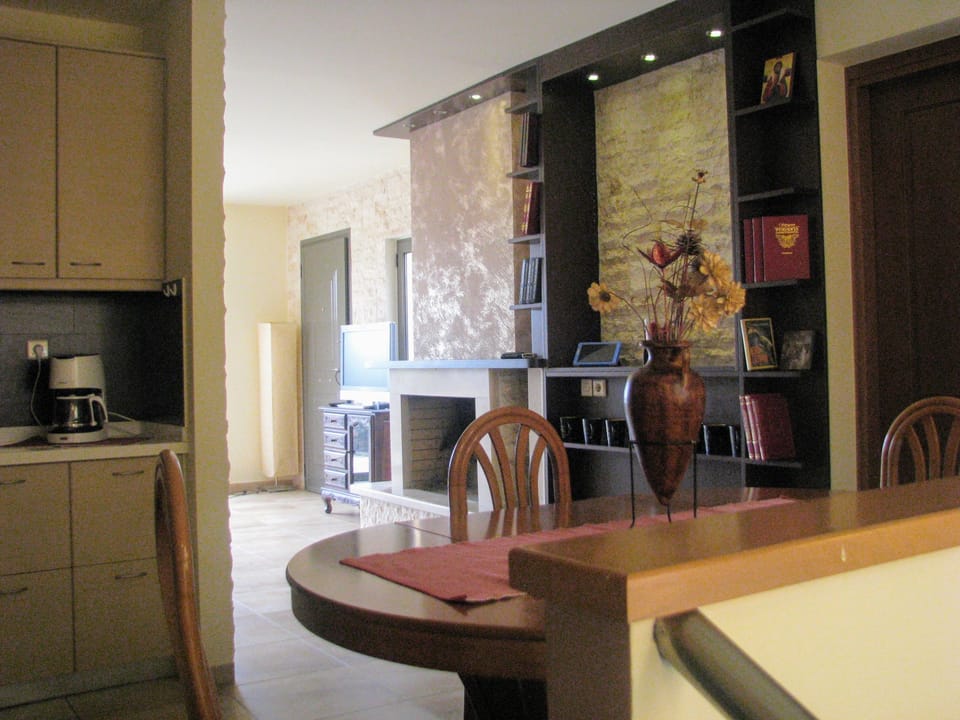 Flat-screen TV, fireplace