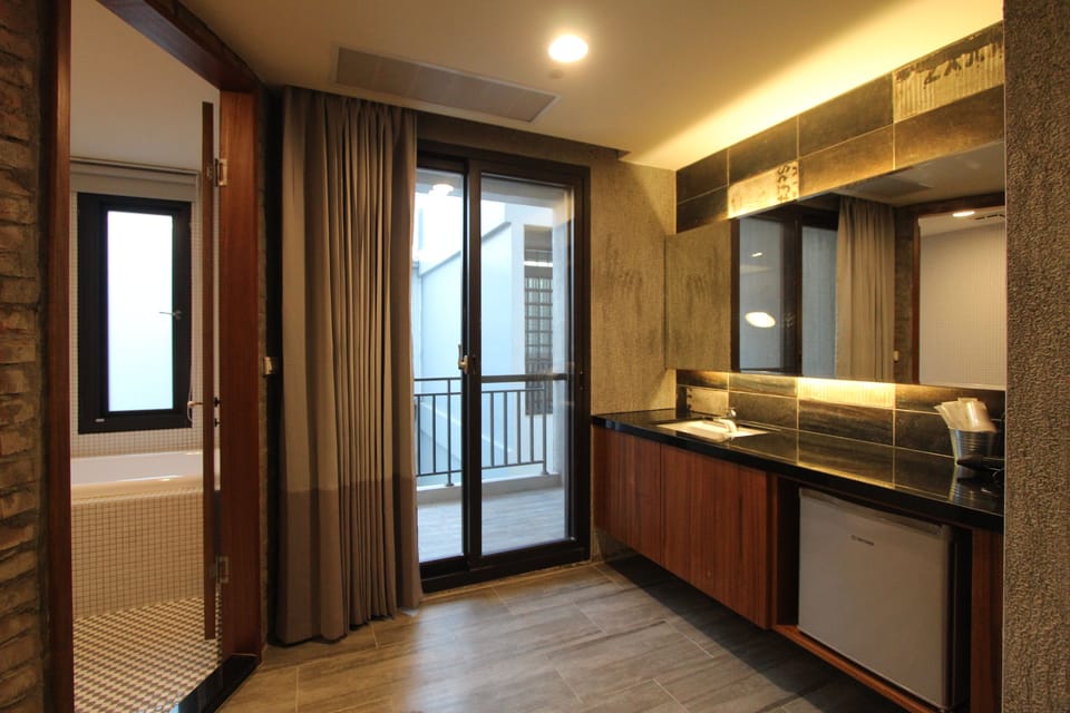 Down comforters, blackout drapes, free WiFi, bed sheets