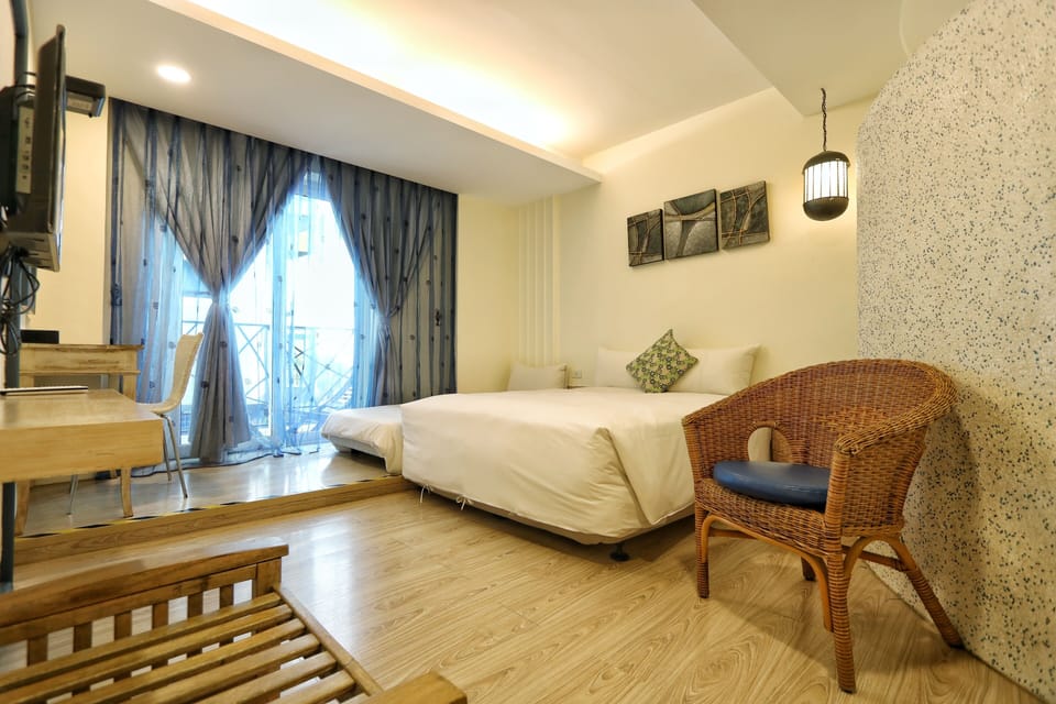 Elite Triple Room | Down comforters, blackout drapes, free WiFi, bed sheets