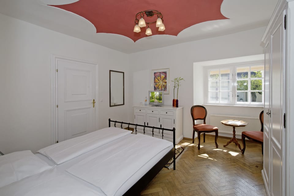 Double Room | Minibar, free cribs/infant beds, rollaway beds, free WiFi