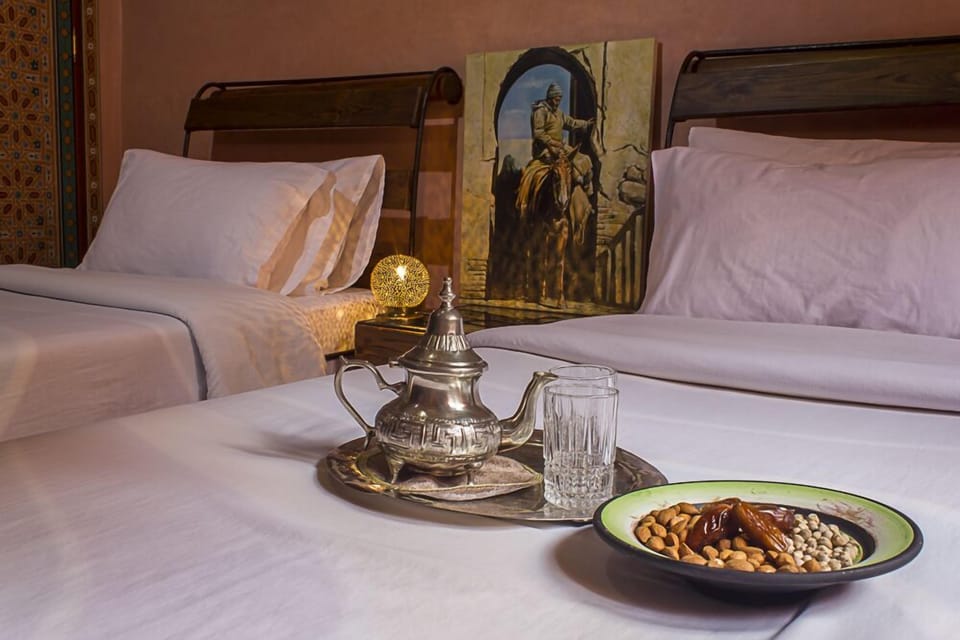 Deluxe Suite | Minibar, in-room safe, desk, blackout drapes