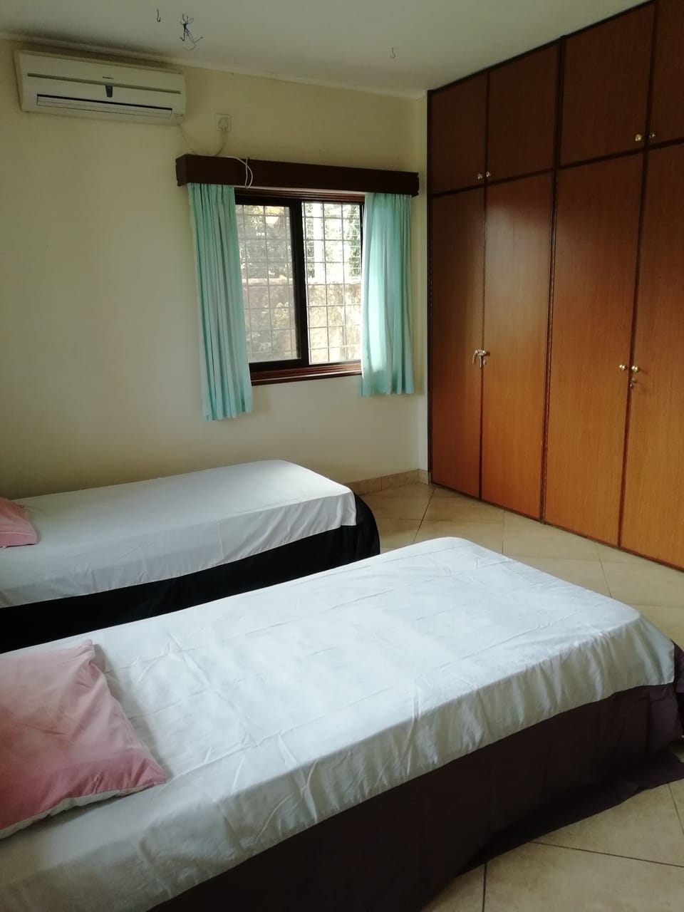 Twin Room, Private Bathroom | Iron/ironing board, free WiFi, bed sheets