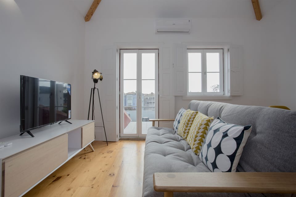 Comfort Apartment, 1 Bedroom, Terrace, City View | Living room | 40-inch flat-screen TV with cable channels, TV