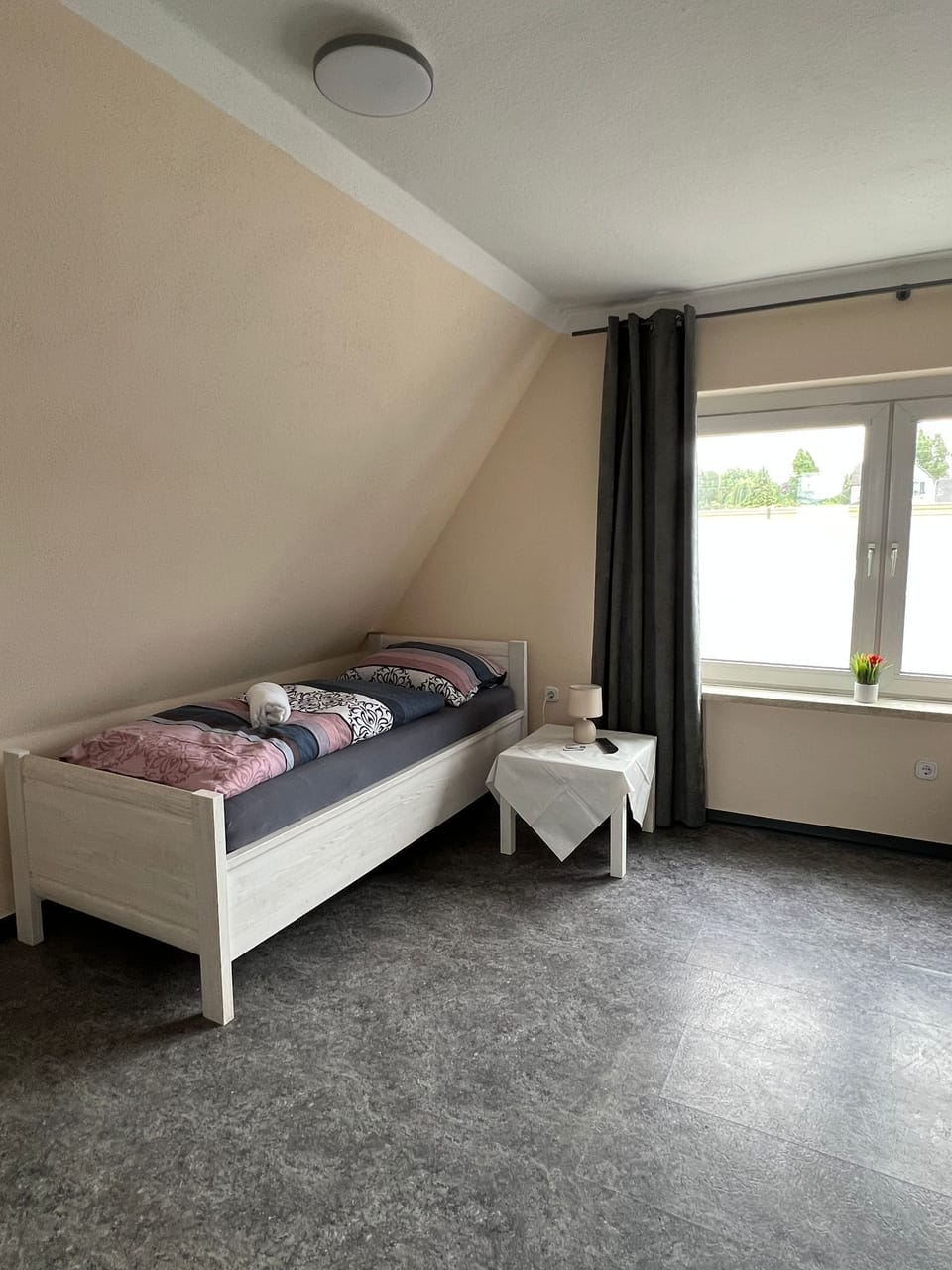 Single Room, Shared Bathroom | Desk, free WiFi, bed sheets
