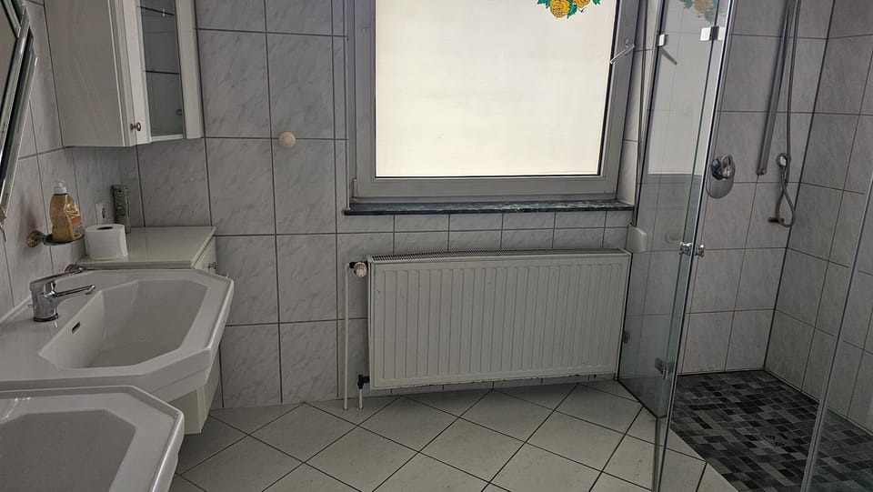 Shower, towels