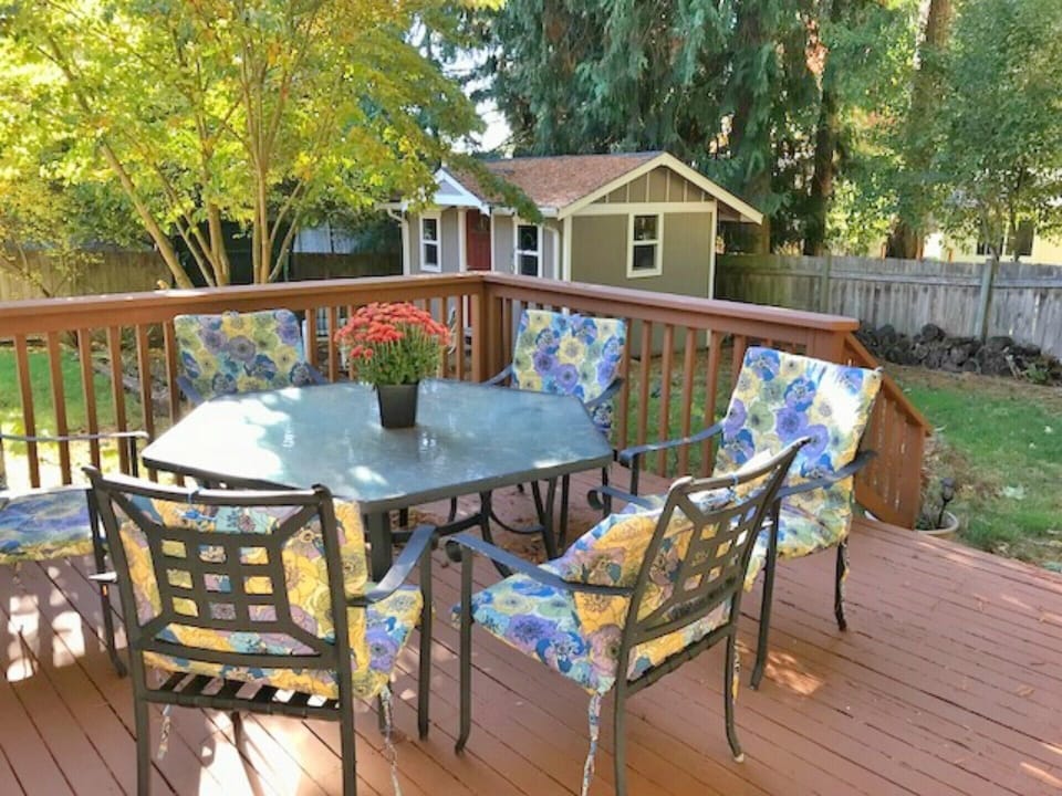 Outdoor - backyard dining